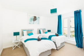 Spacious Group House for Medical Staff, Contractors & Families - Ensuites, Parking & Netflix by DreamyPads